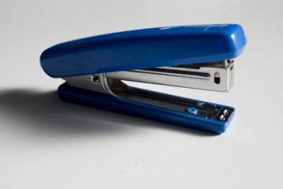 レポートをホッチキスで止める位置は 例外にご注意を